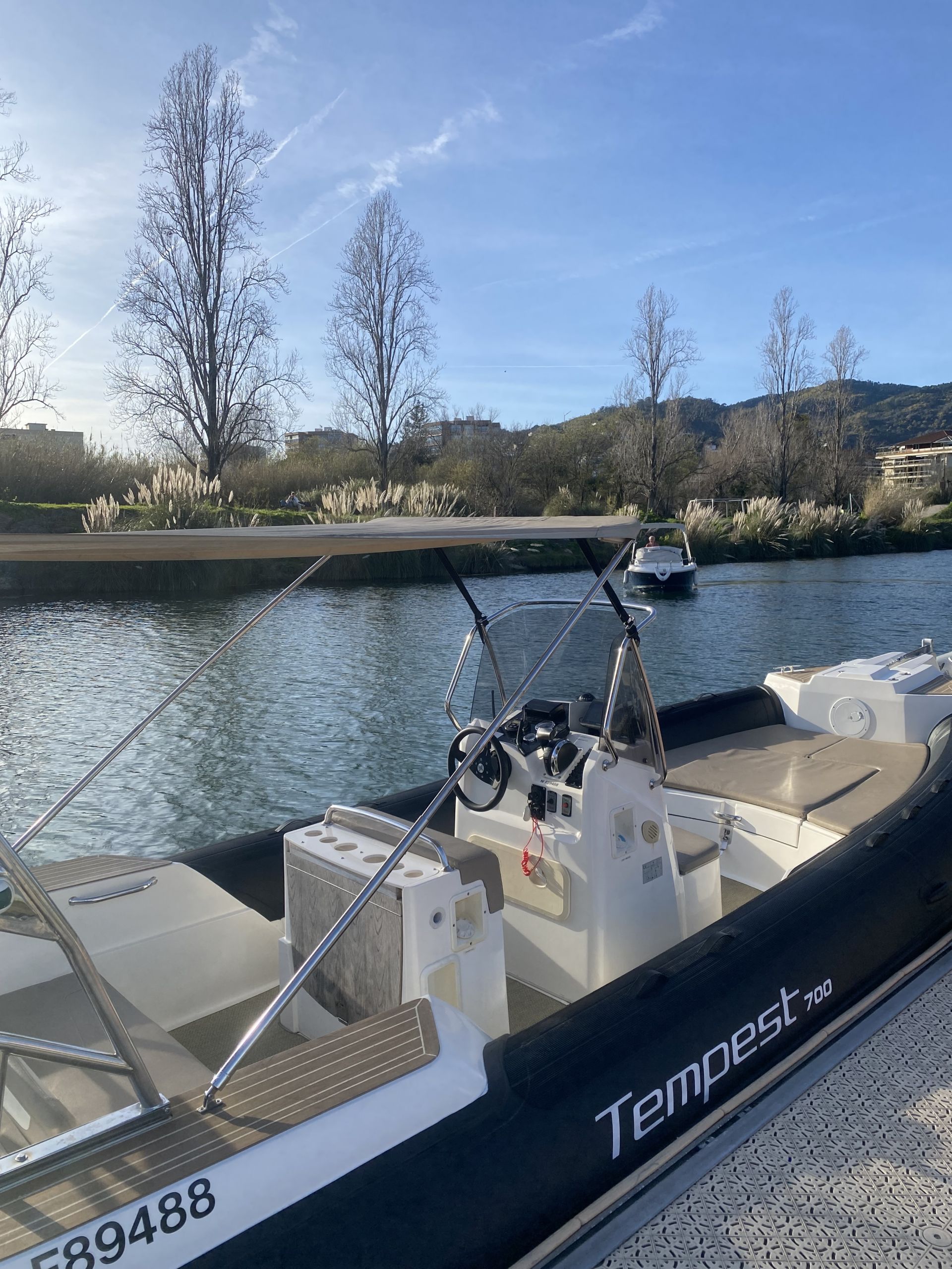 Bateau semi-rigide Tempest 700 - Location à la journée - Image 4