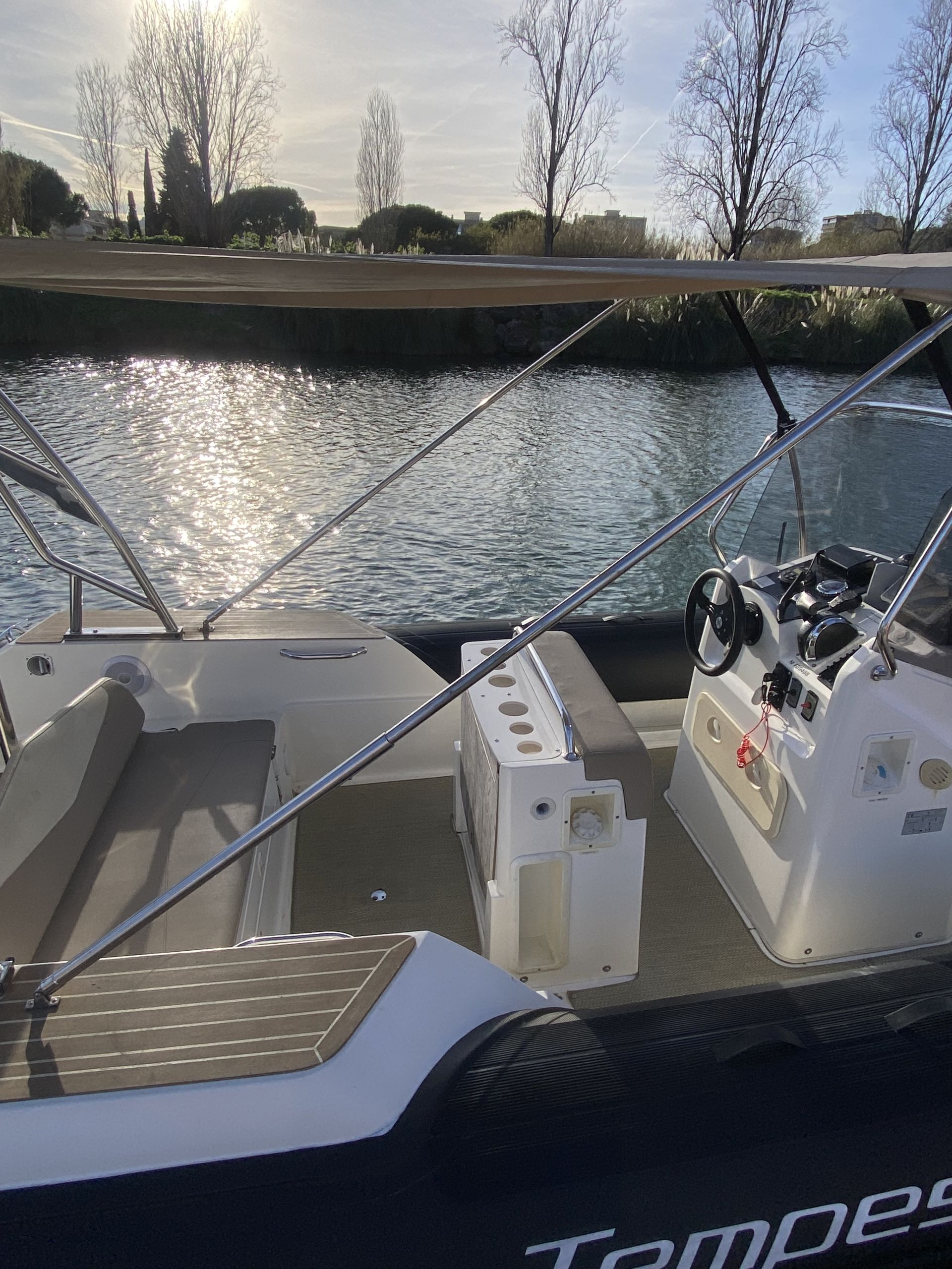 Bateau semi-rigide Tempest 700 - Location à la journée - Image 6