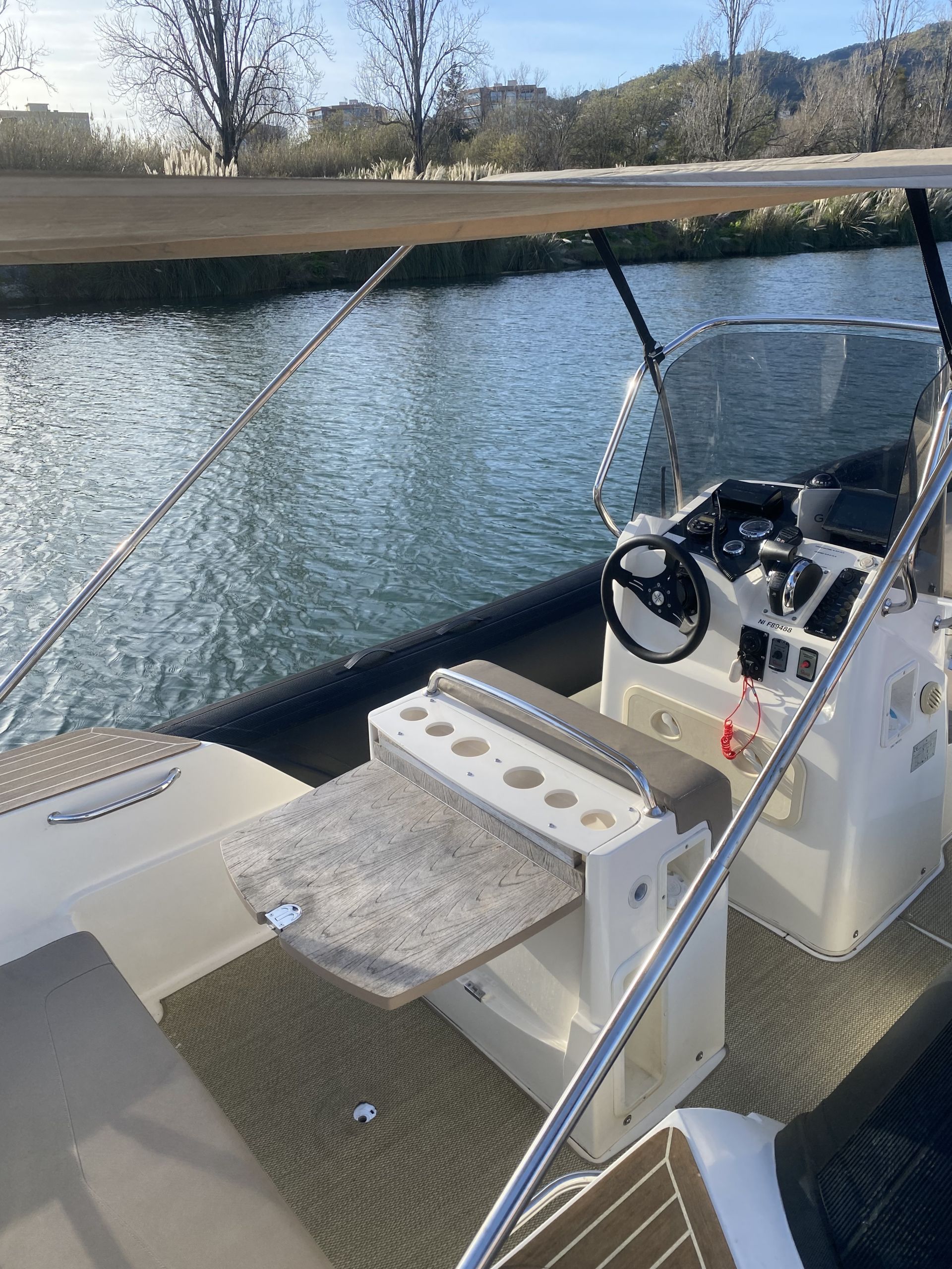 Bateau semi-rigide Tempest 700 - Location à la journée - Image 7